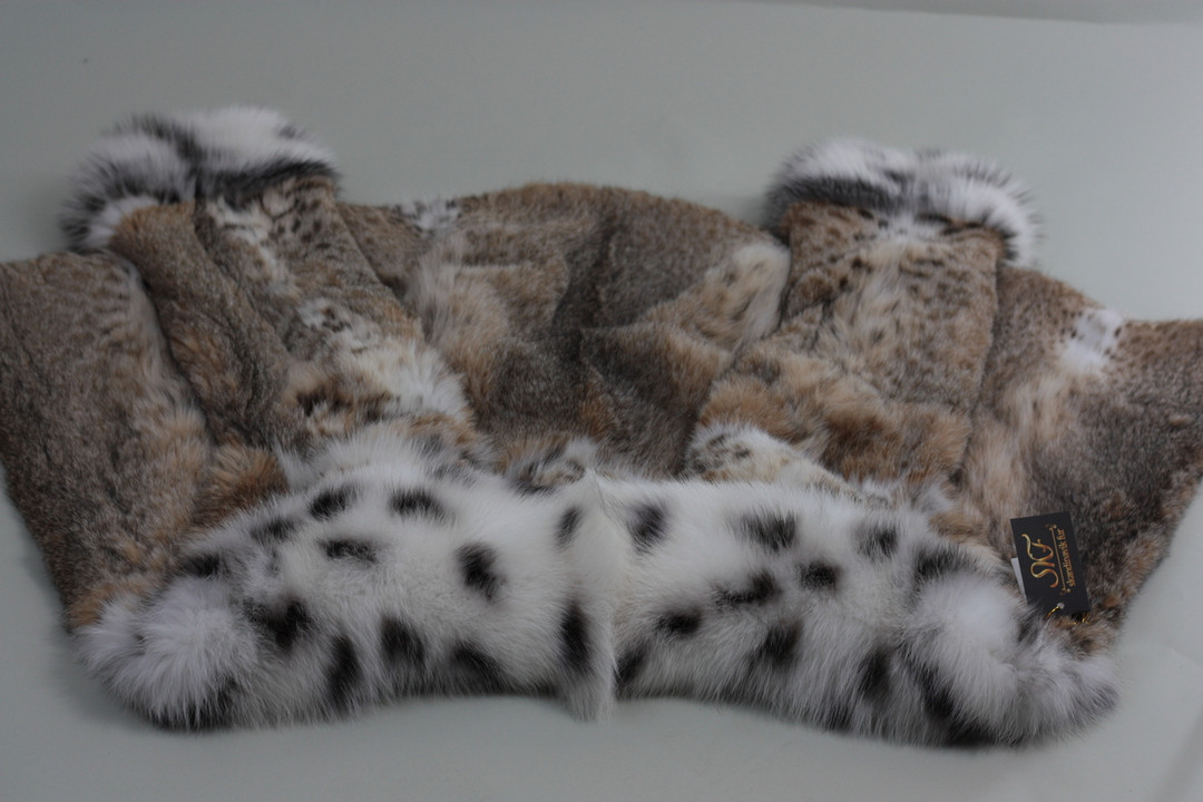 Lynx Fur Coat with Spotted White Fox Fur Collar and Cuffs Hip Length