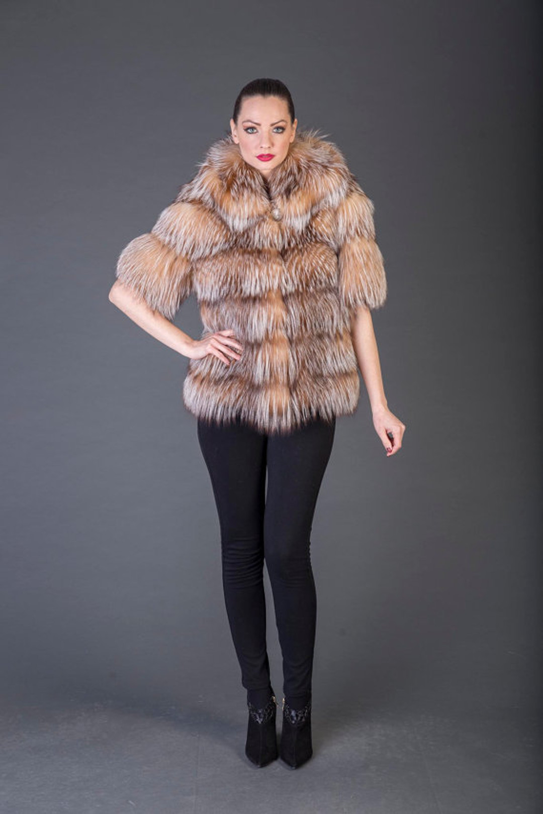 Tan  Hooded  Short  Sleeved Racoon  Fur coat Tan  Hooded  Short  Sleeved Racoon  Fur coat