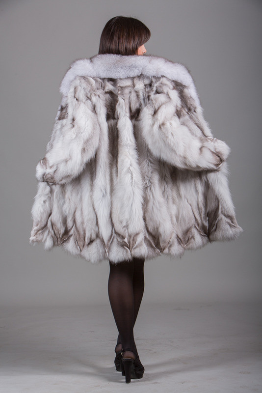 WB　ホワイトベアー　ブルーフォックス　シルク100％　ポンチョ　希少デザイン Blue Fox Fur Coat Knee Length | SKANDINAVIK FUR