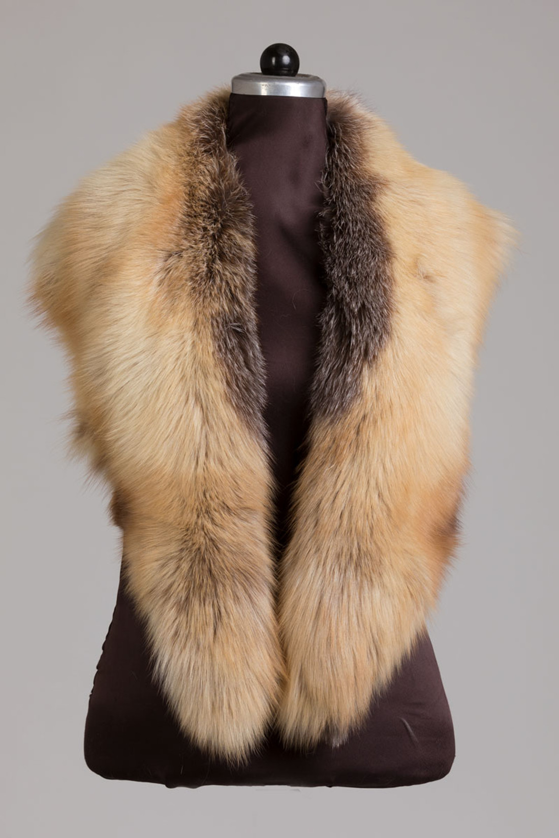golden island fox fur shawl collar front view golden island fox fur shawl collar front view