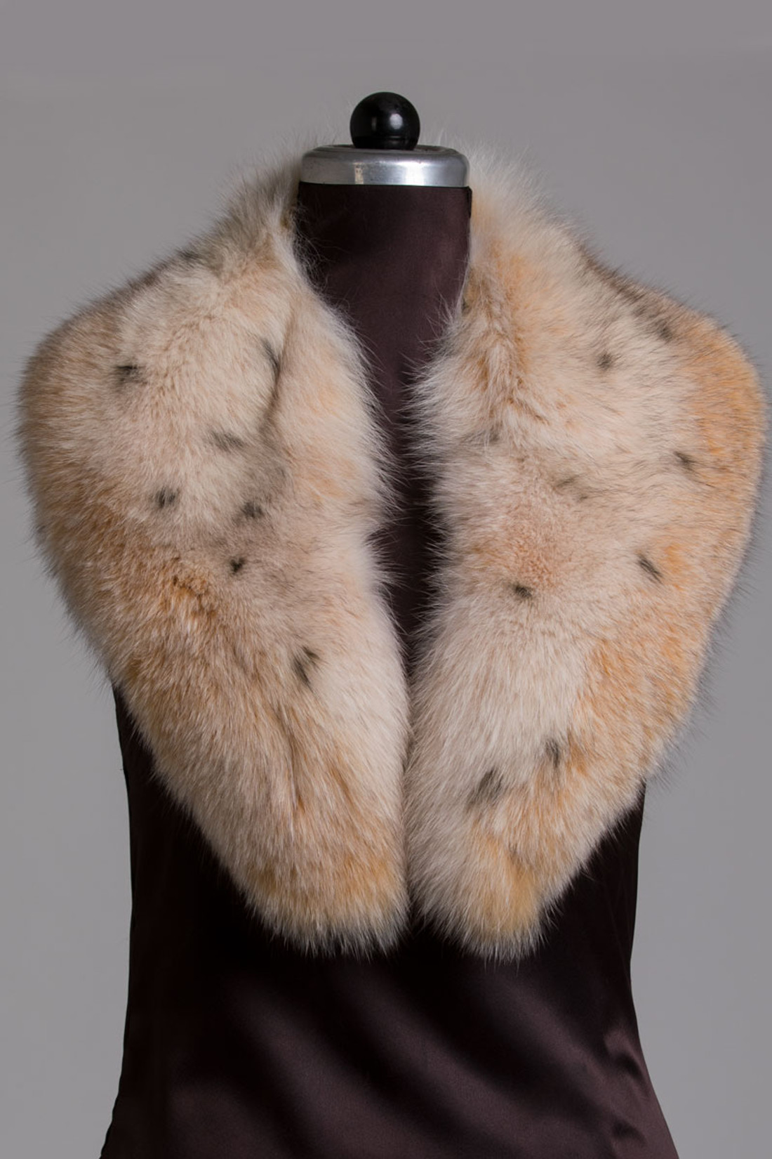 spotted fox fur collar