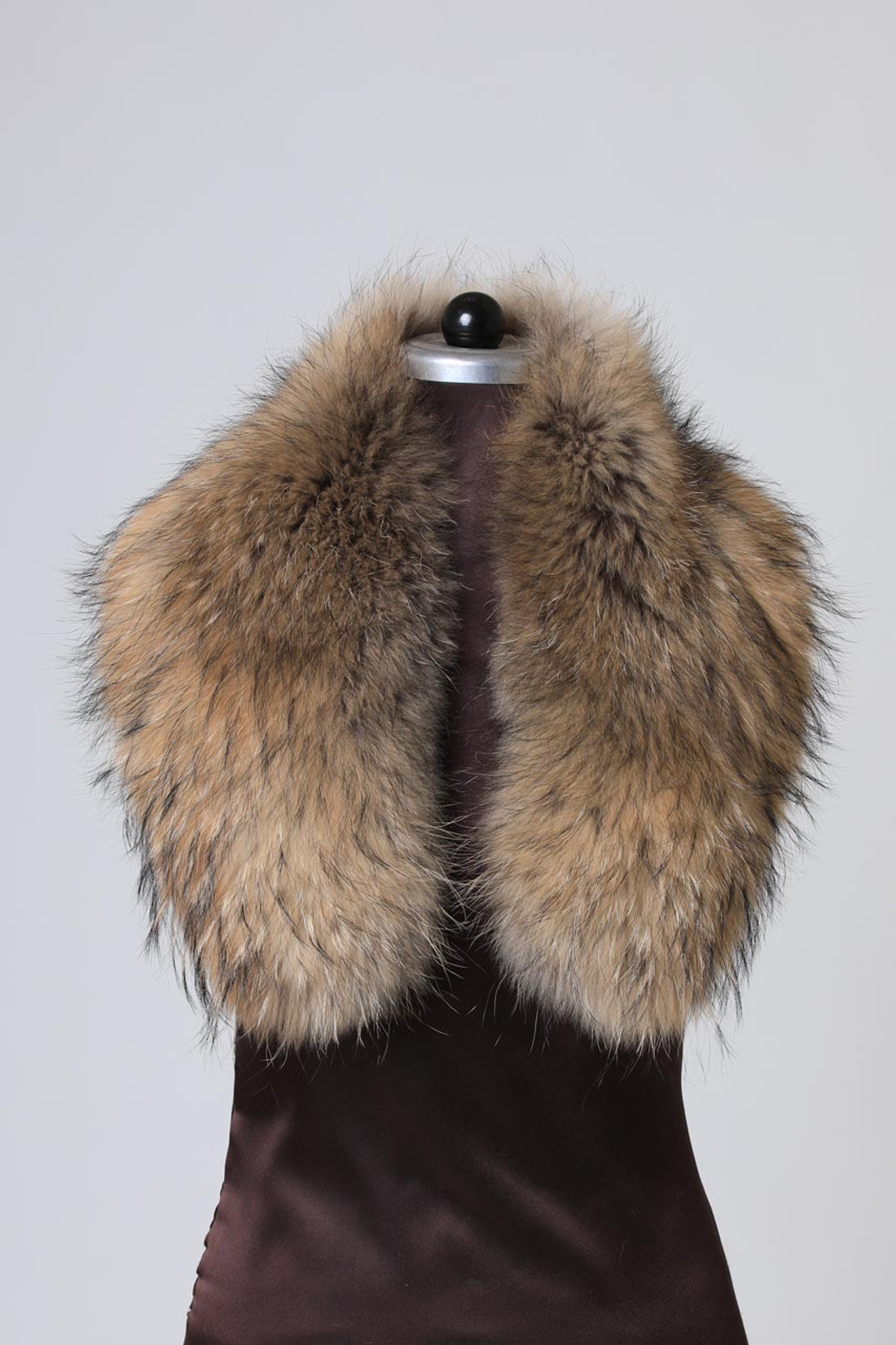 fin raccoon fur shawl collar