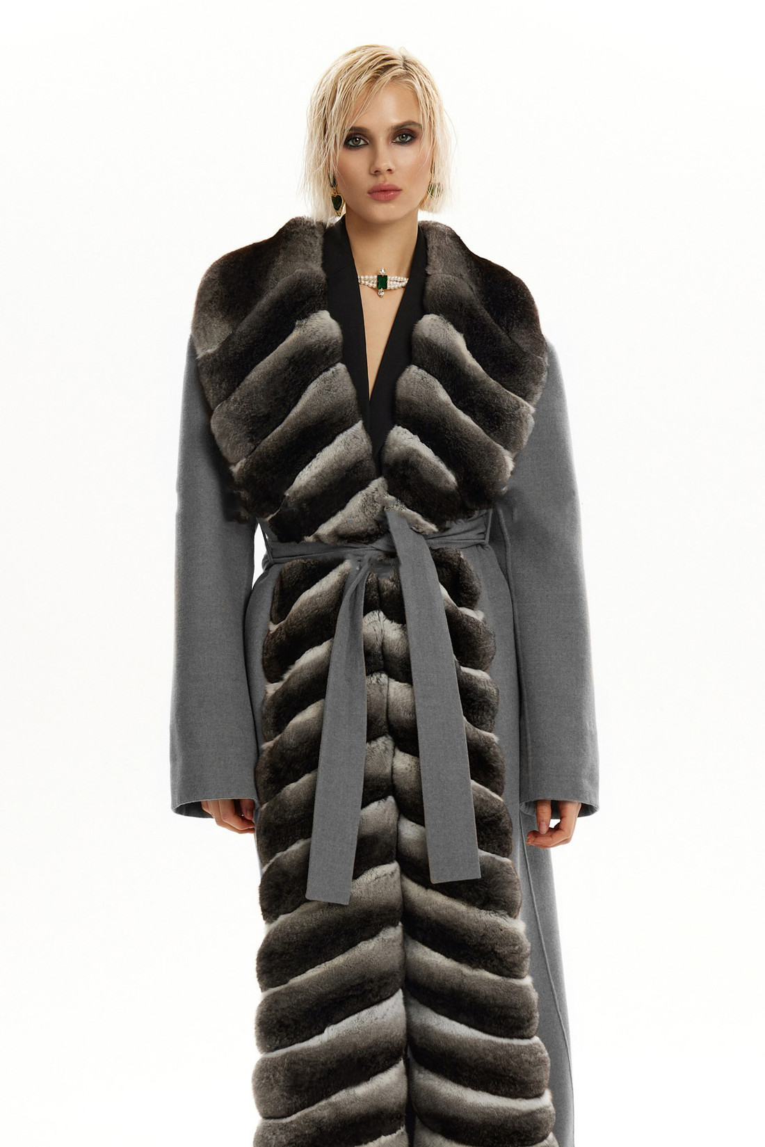 Black Cashmere Coat Chinchilla Fur Collar | SKANDINAVIK FUR
