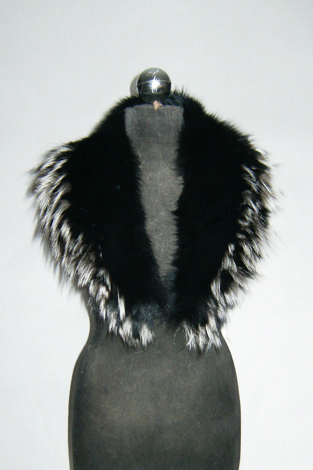 black fox fur collar with silver tips black fox fur collar with silver tips