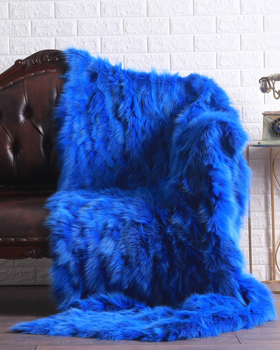 ブルーフロストフォックス　キツネ　原皮  リアルファー ラグ 敷物 素材 B1 Neon Blue Fox Fur Fur Blanket Throw | SKANDINAVIK FUR