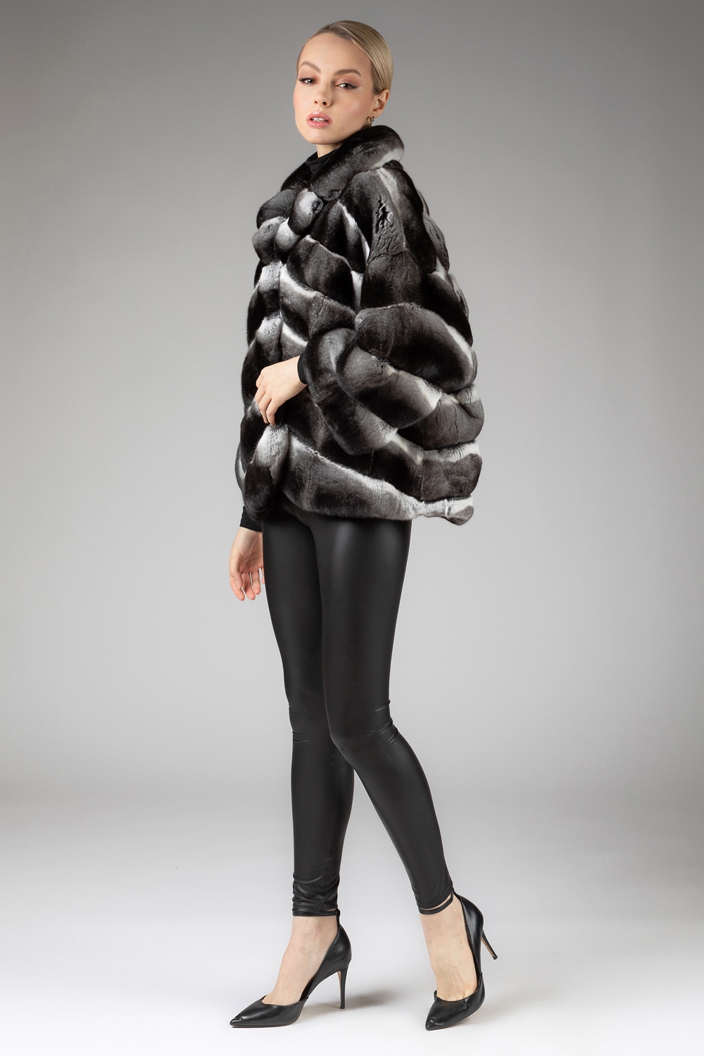 Chinchilla fur coat with rounded corners | SKANDINAVIK FUR