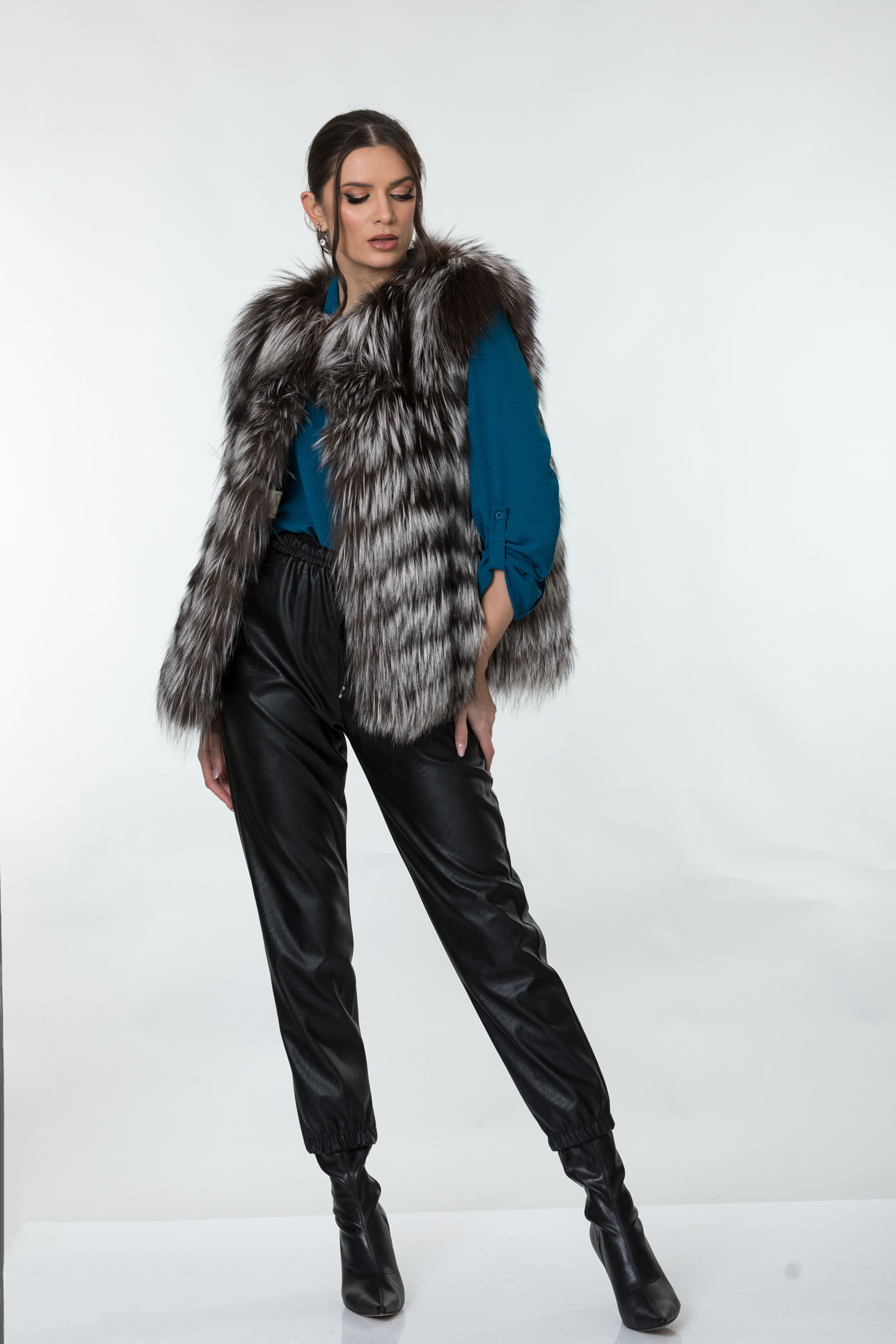 Feathered silver fox fur vest collarless| SKANDINAVIK FUR