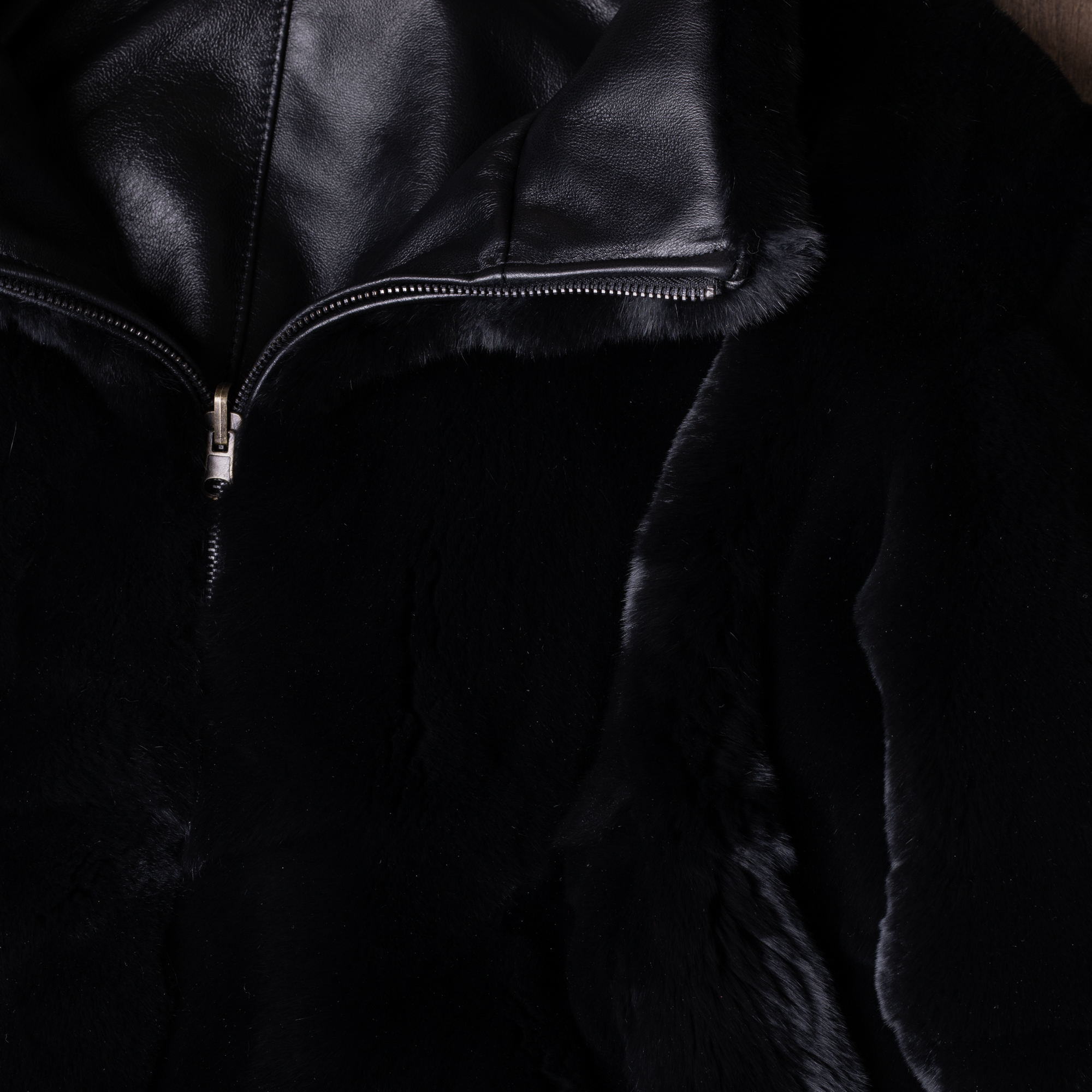 rerere　黒 Hooded Crystal Fox Fur Bomber Jacket Reversible | SKANDINAVIK FUR