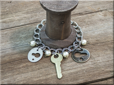 E170009 Salvage Key/Keyhole Bracelet
