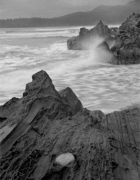 Waves, Mukkaw Bay in Washington by William Lemke