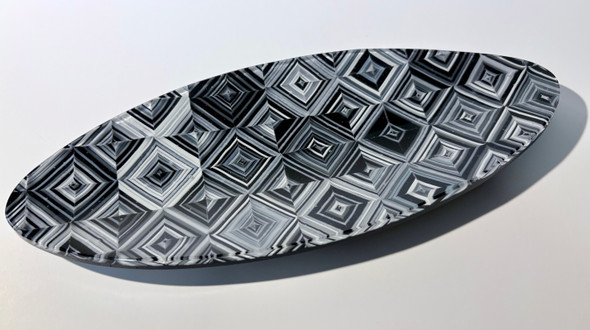 Optik Dish-Black and White by Martin Kremer