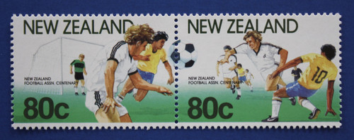New Zealand (1022) 1991 Football Association Centenary attached pair