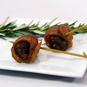 Spanish Pamplano-style chorizo encased in a sweet Medjool date then draped with hickory smoked bacon to highlight the smokey undercurrent.


Units/case: 100
