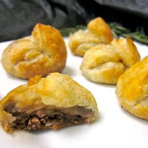 Tender pieces of beef marinated in our bourguignon wine sauce and layered into our delicate puff pastry.


Units/case: 100
