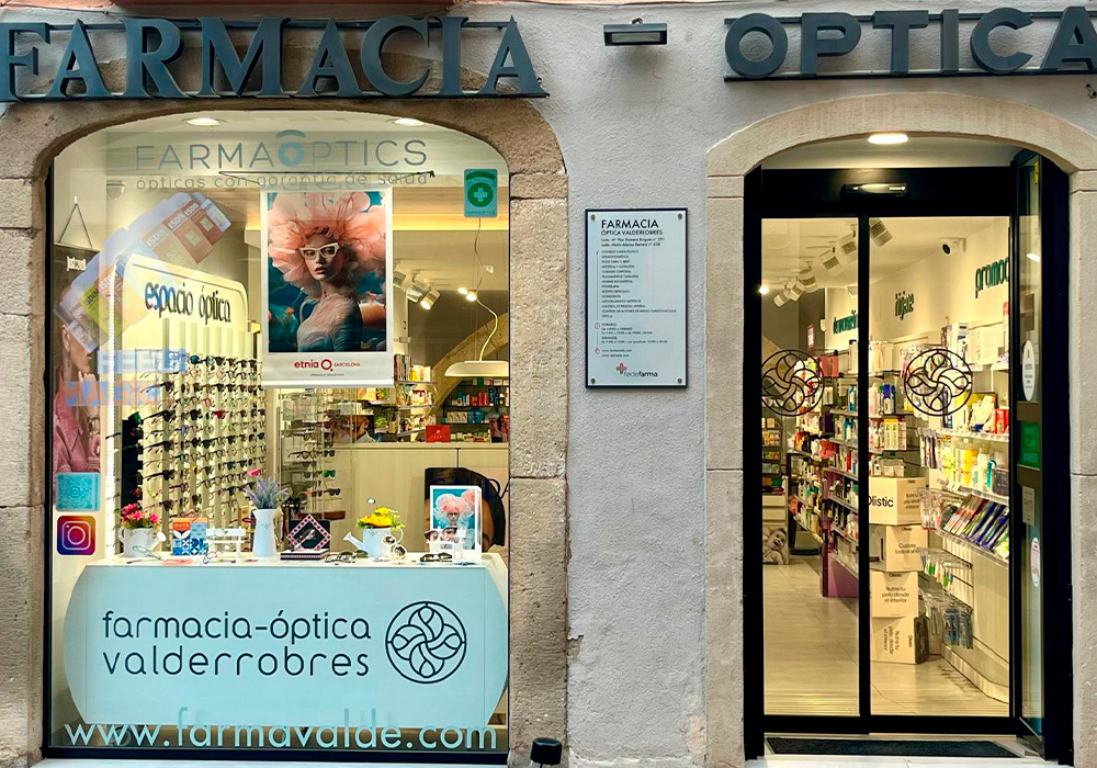 Fachada de la Farmacia Valderrobres en Teruel