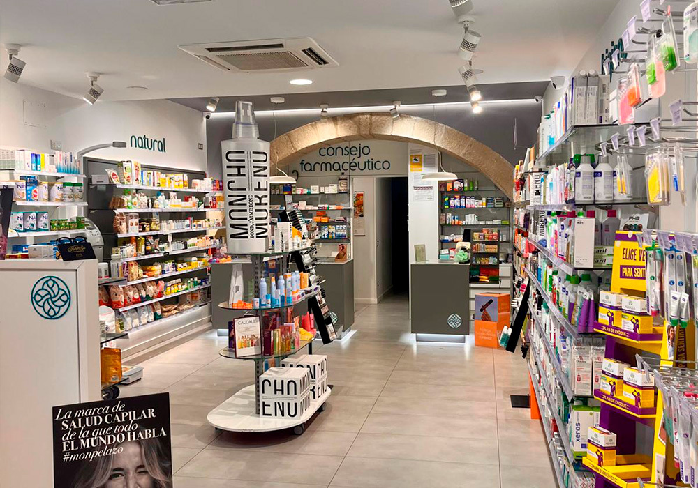 Interior de la Farmacia Valderrobres en Teruel