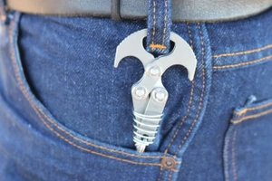 Titanium XS — pocket-sized G2 titanium mechanical claw.