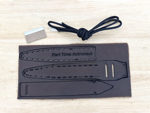 Marlinspike Leather Sheath kit with name engraved, along with black paracord and razor blade. Engraving available. Not included. 