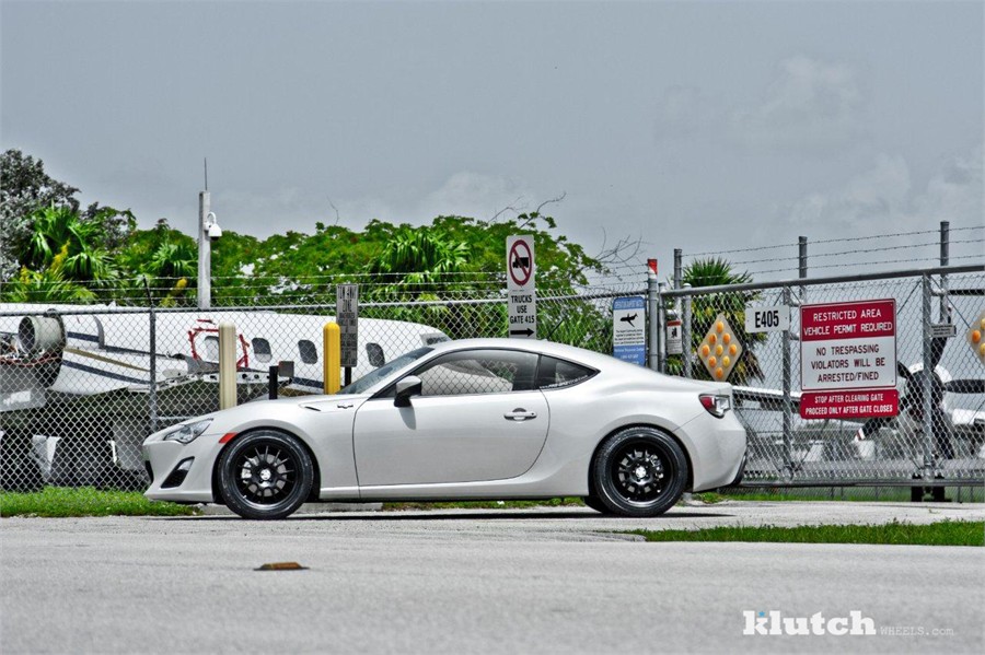 scion frs black klutch sl14