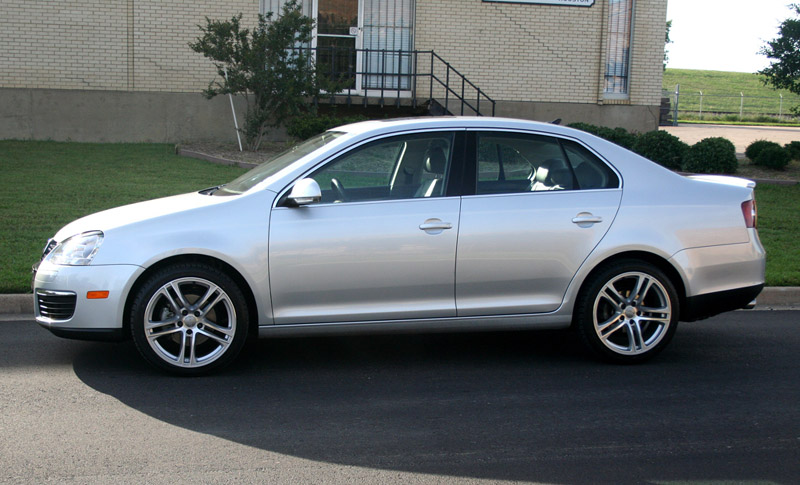 Audi R8 Style Wheels on VW Jetta Driver's Side