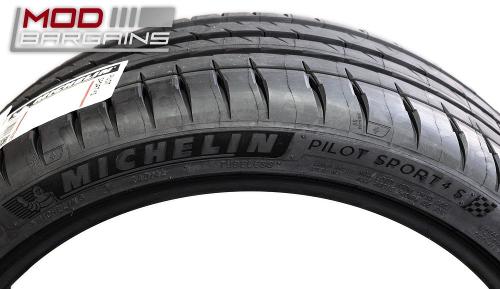 Michelin Pilot Sport 4S Side Wall and Logo