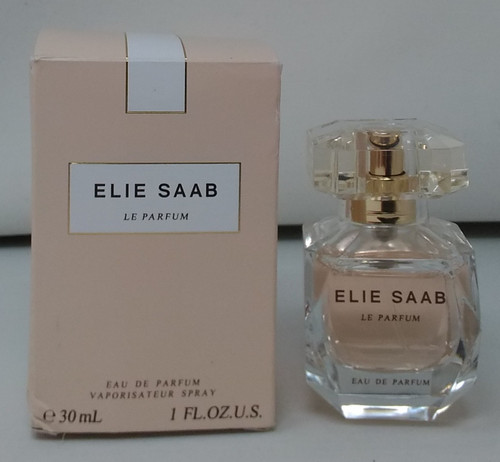 Le Parfum by Elie Saab 1 oz Eau De Parfum Spray for Women Outlet