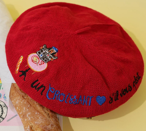 Embroidery Beret With Golden Dog  Pin