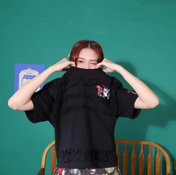 YOCO - YC260801 Ruffle layers small emborideried Tee