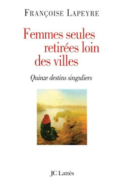 Femmes seules retir?es loin des villes