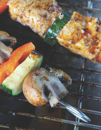 Mein Grillbuch : ? Deine Eigenen Grillrezepte Auf Einen Blick ? Vorausgefülltes Grillprotokoll Für Deine Eigenen Rezepte Und Fleisch-Kreationen ? Grillen Wie Echte Männer ? A4+ Format ? Motiv: Grillspieß