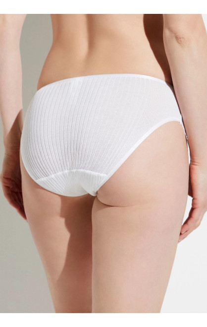 'white'