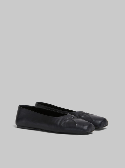 'black'