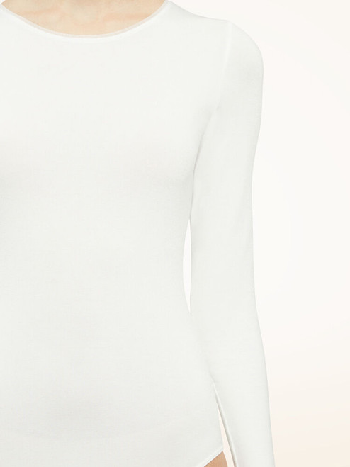 'white'