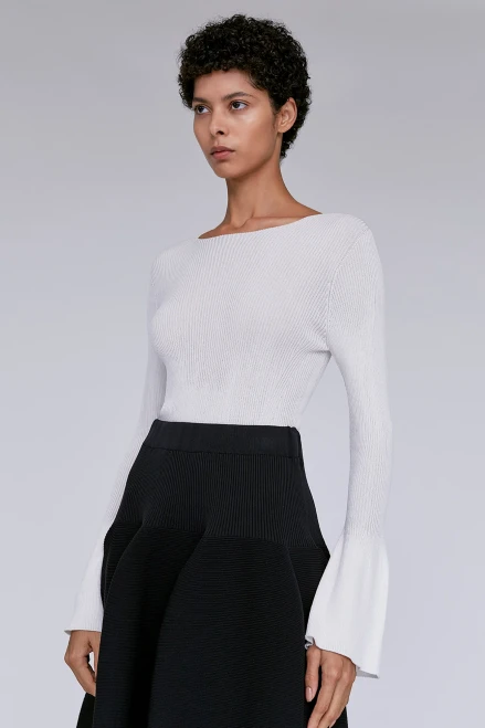 'white'