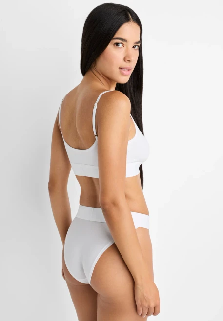 'white'