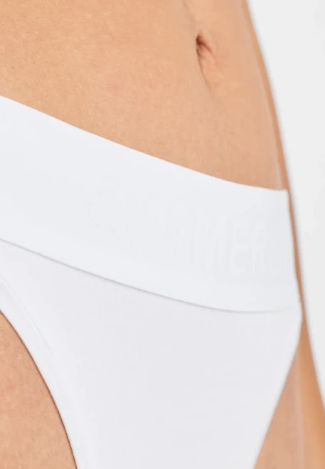 'white'