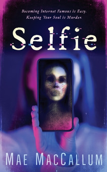 Selfie by Mae MacCallum - Paperback