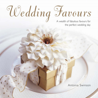 Wedding Favours : A Wealth of Fabulous Favours for the Perfect Wedding Day by Antonia Swinson - Hardback