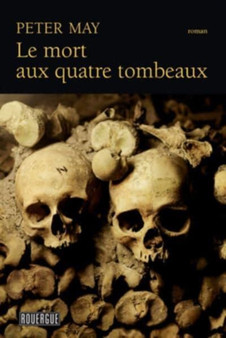 Le mort aux quatre tombeaux (Assassins sans visage 1) by Peter May - Paperback