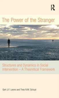 The Power of the Stranger : Structures and Dynamics in Social Intervention - A Theoretical Framework