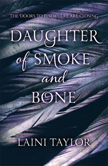 Daughter of Smoke and Bone by Laini Taylor - Paperback