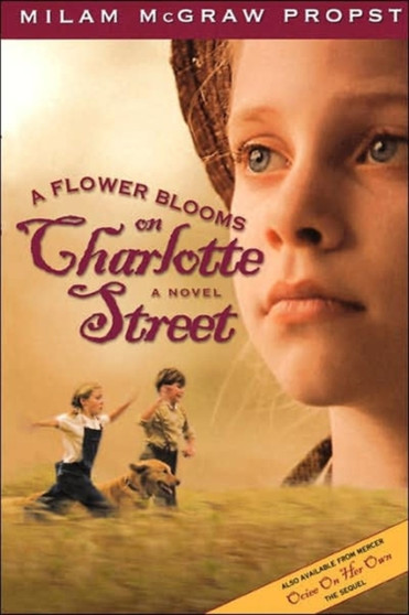 A Flower Blooms on Charlotte St by Milam McGraw Propst - Paperback
