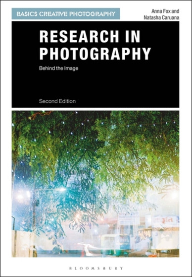 Research in Photography : Behind the Image by Anna Fox - Paperback