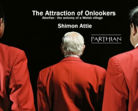 The Attraction of Onlookers : Aberfan : the Antaomy of a Welsh Village by Shimon Attie - Hardback