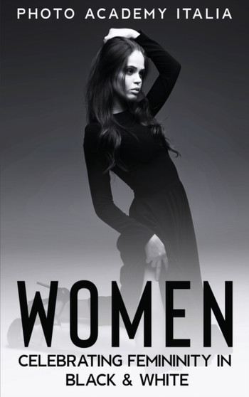 Women : Celebrating Femininity in Black and White by Photo Academy Italia - Hardback