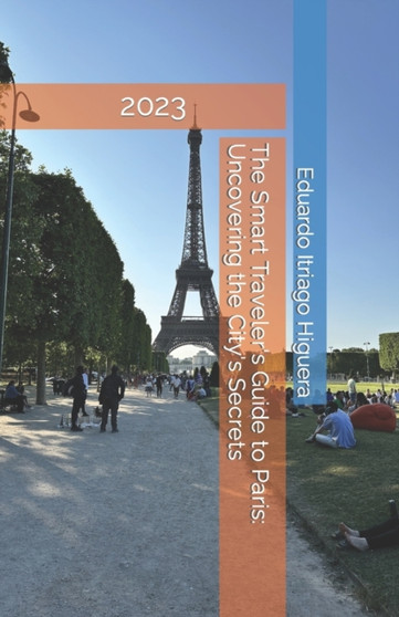 The Smart Traveler's Guide to Paris : Uncovering the City's Secrets