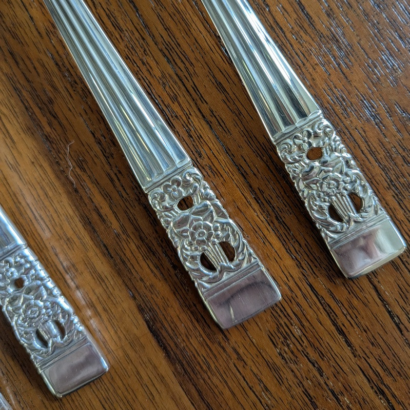 Oneida Community Hampton Court Silver Plate Cutlery Set for 6 - In