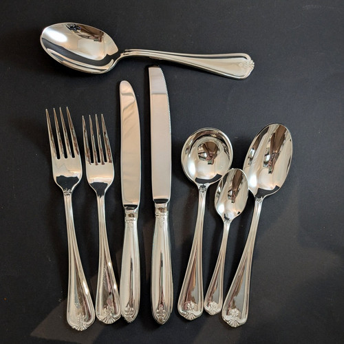 Vintage Australian 8 person Grosvenor/Rodd Chiltern Silver Plate Cutlery Set