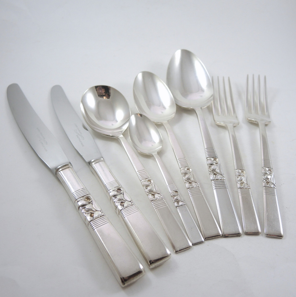 Vintage Oneida Cutlery sets and replacementsin stock now
