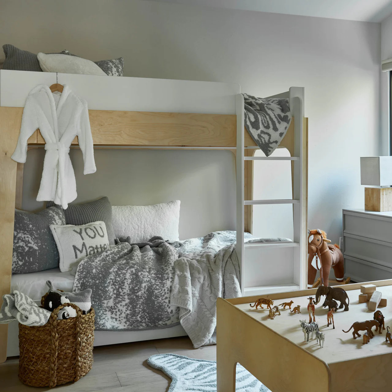 KASHWÉRE Damask Throw Blanket, 52” x 70” - MariposaHill